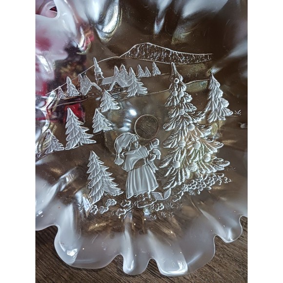 Mikasa Christmas Story Footed Bon Bon - Picture 9 of 9